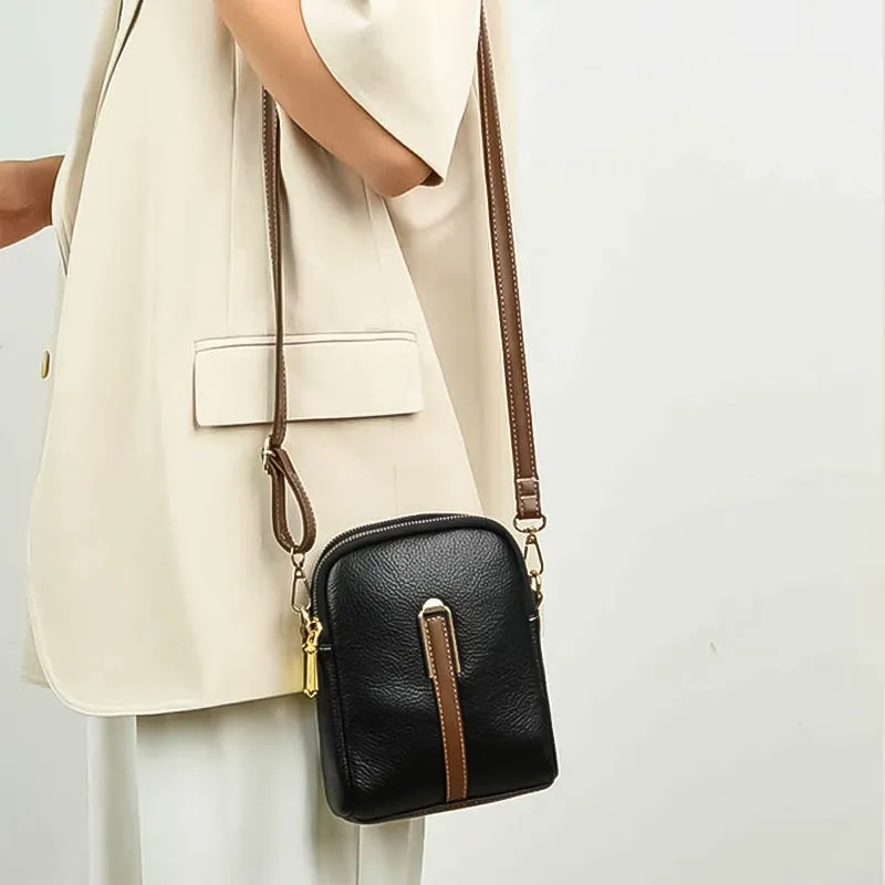 A fashionable touch for everyday life and parties with the patterned shoulder strap bag