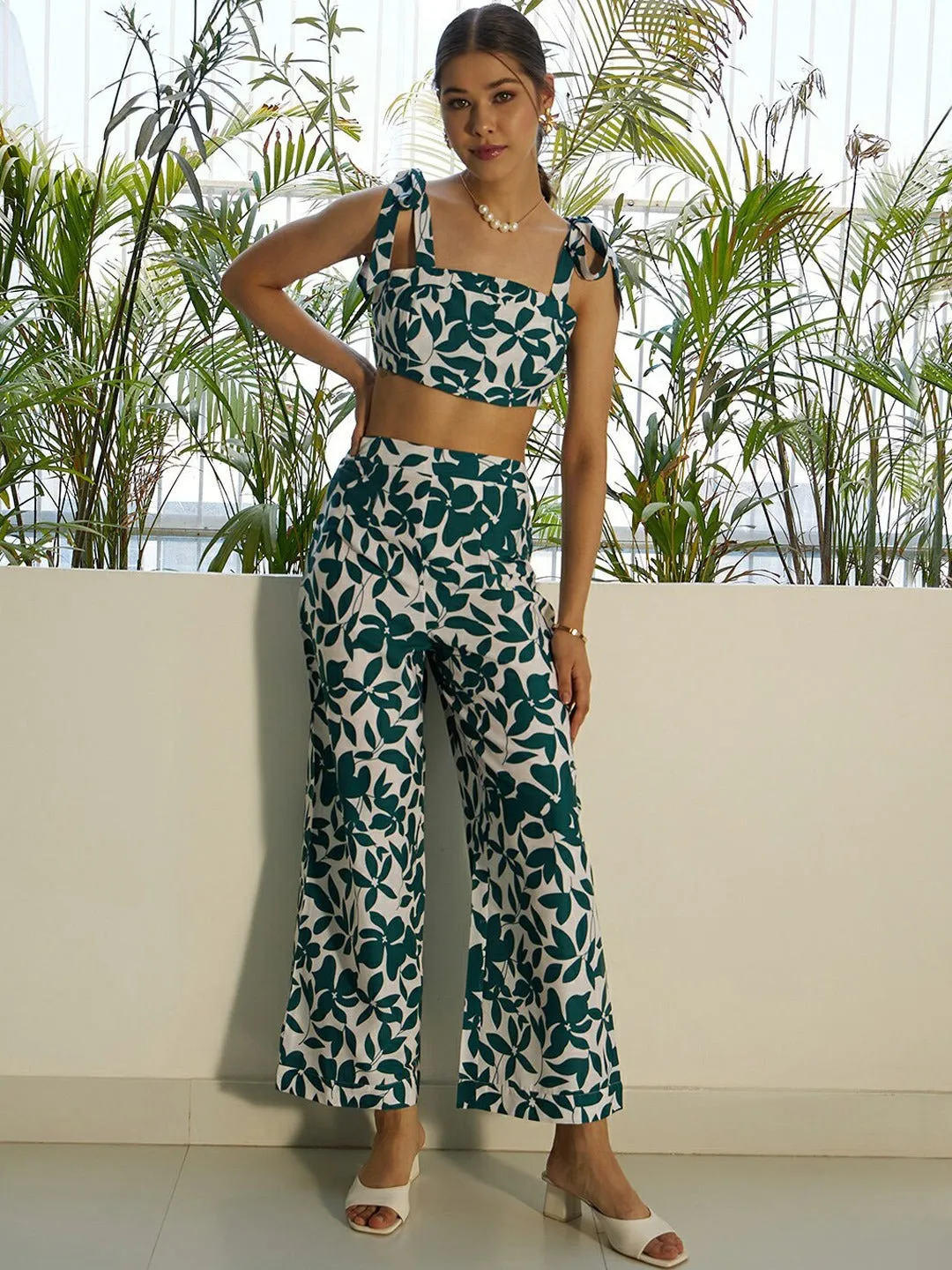 Berrylush Women White & Green Floral Printed Square Neck Tie-Up Straps Crop Top & Slip-On Trousers Co-Ordinate Set