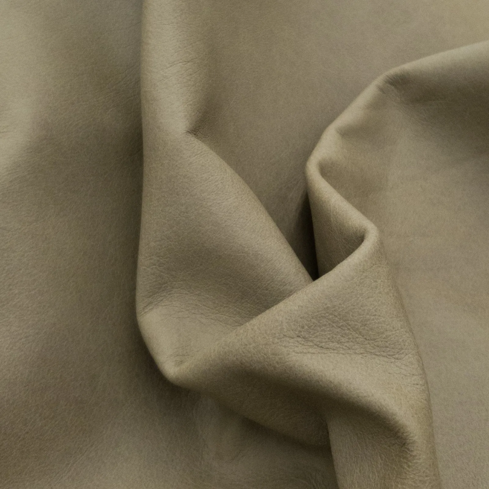 Clearance Neutrals, 2-4 oz, 25-64 SqFt, Full Upholstery Cow Hides