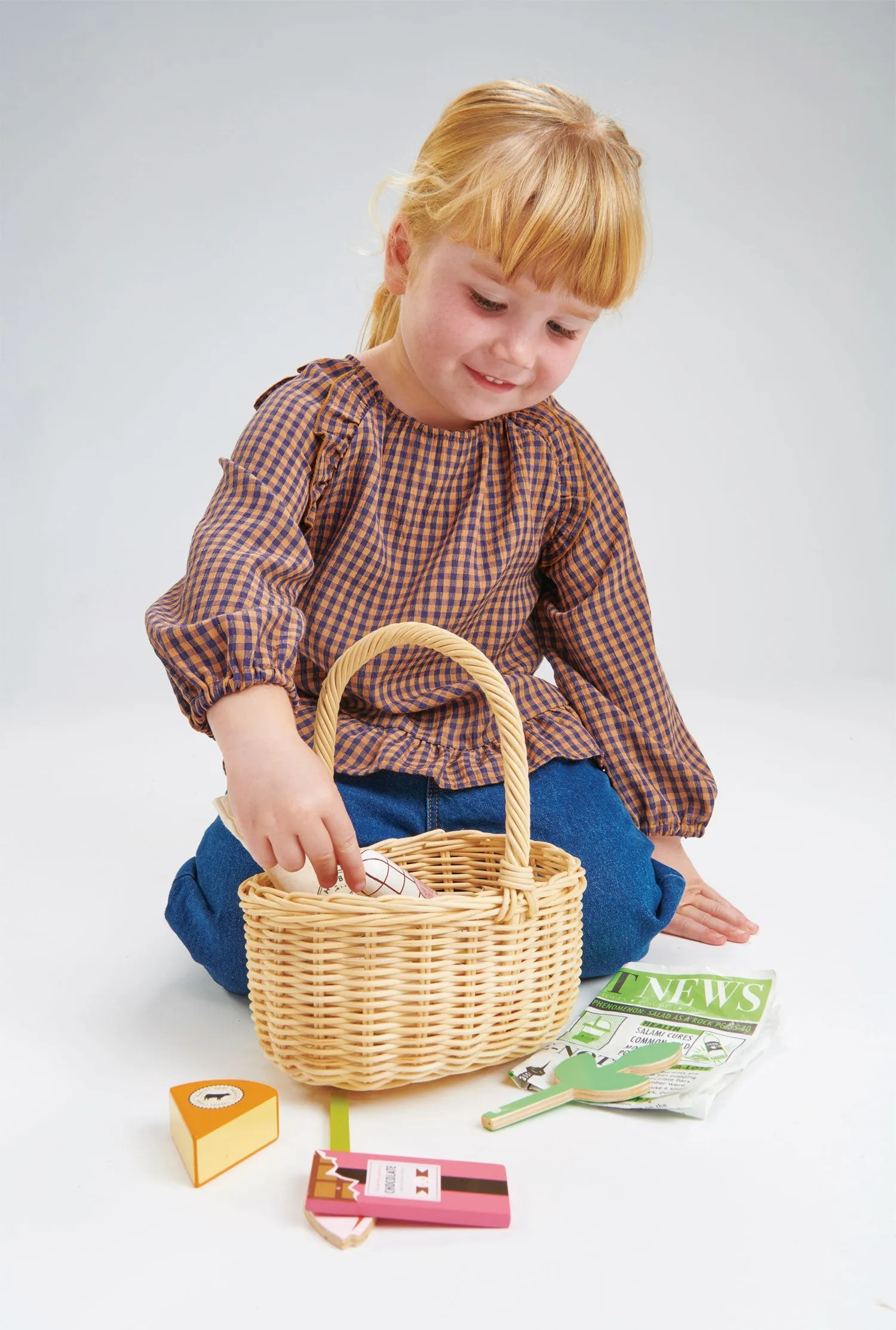 Tender Leaf Toys Wicker Shopping Basket